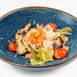 Салат Цезарь с курицей