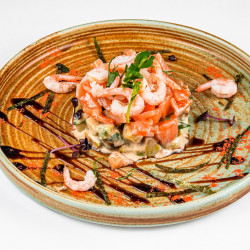 Салат с креветками и авокадо