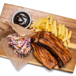 Свиные ребра с карт.и салатом коул слоу